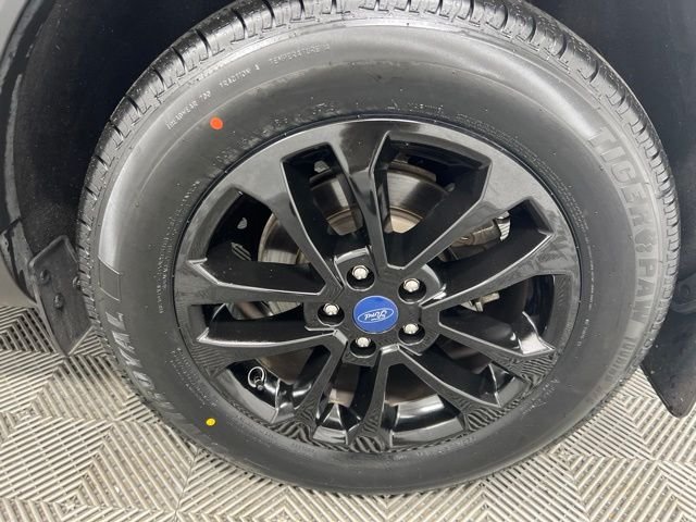 Used 2022 Blue Ford SE image 11