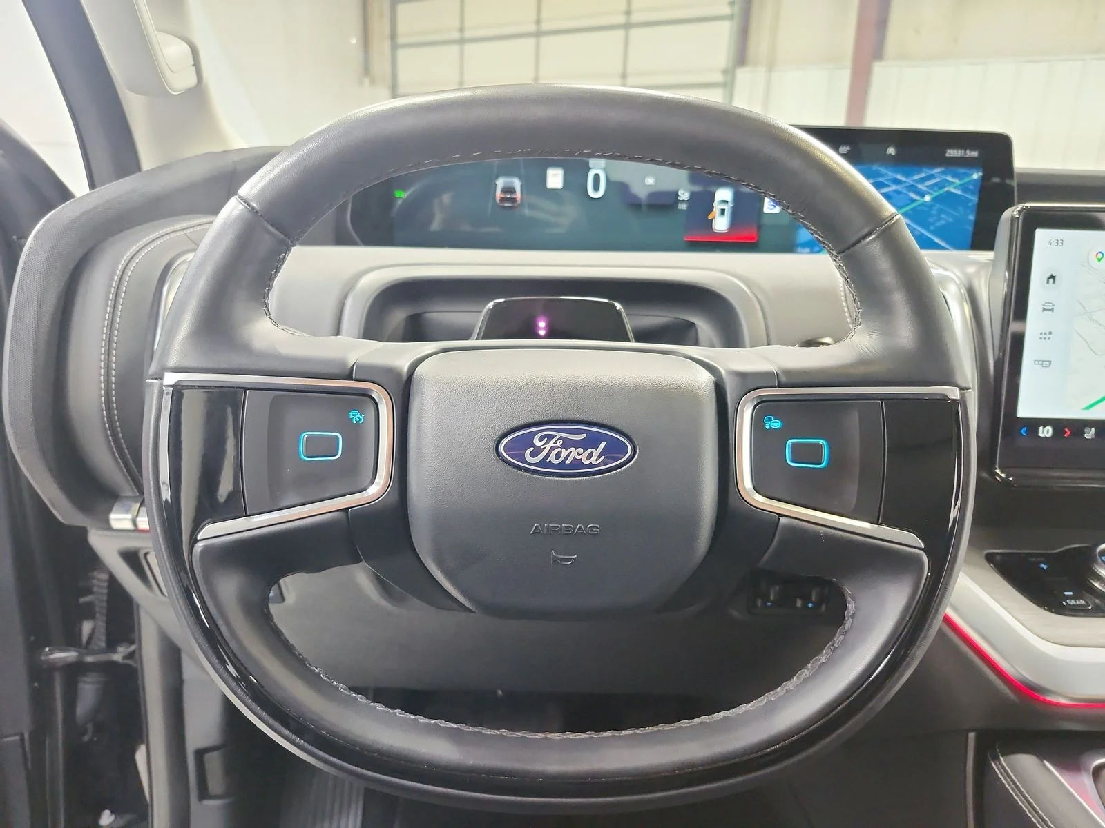 Used 2025 Agate Black Metallic Ford Platinum image 23