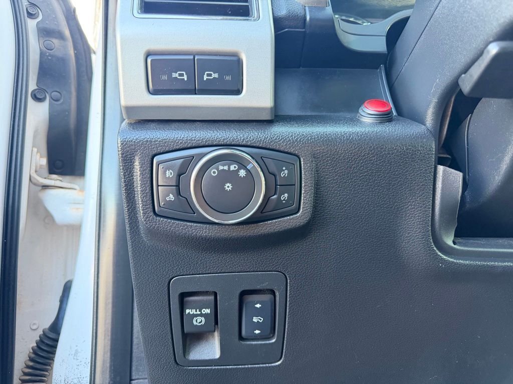 Used 2017 White Ford Lariat image 28
