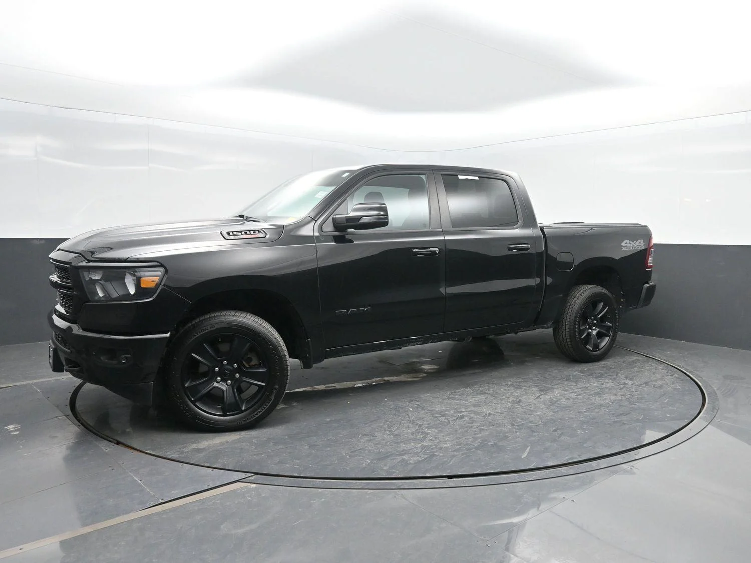 2023 RAM 1500 Big Horn/Lone Star 4x4 Crew Cab 5'7's photo