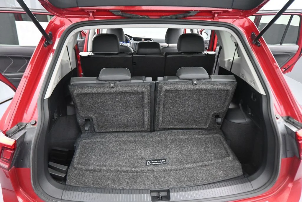 Used 2023 Red Volkswagen 2.0T SE image 40