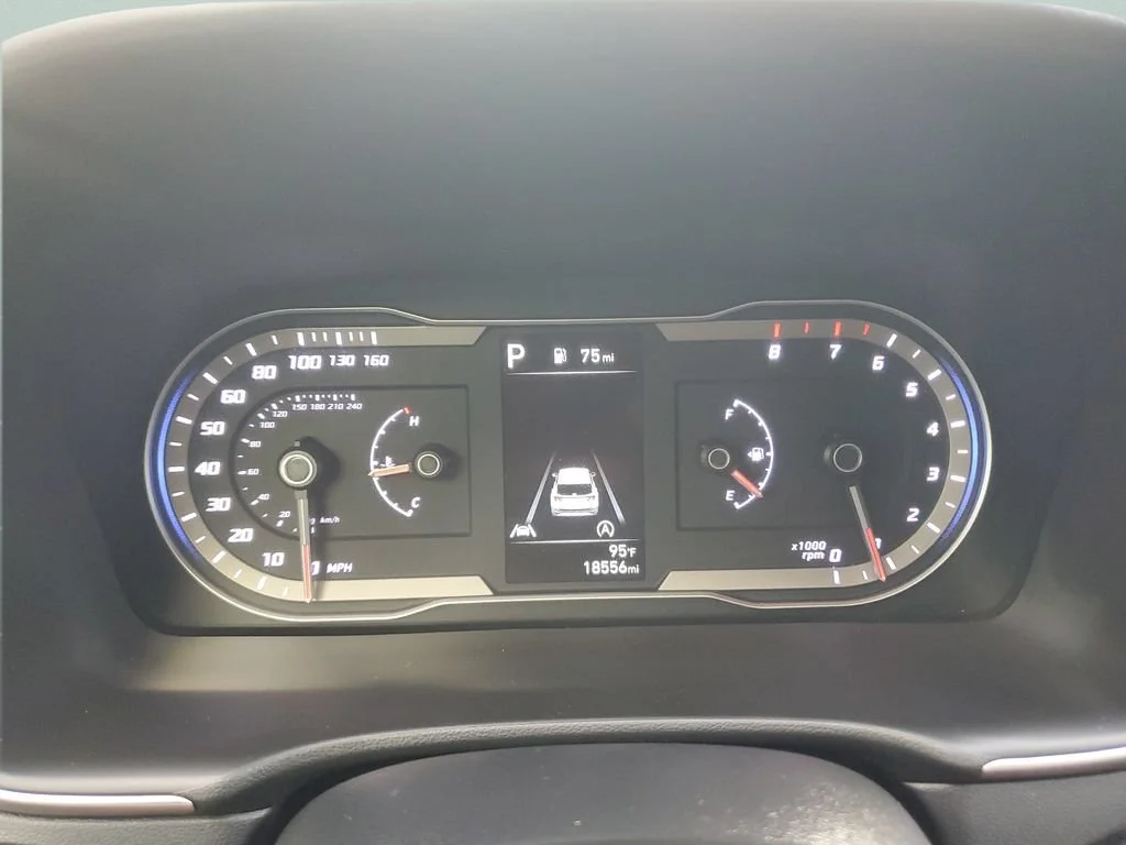 Used 2023 Black Hyundai SEL image 21