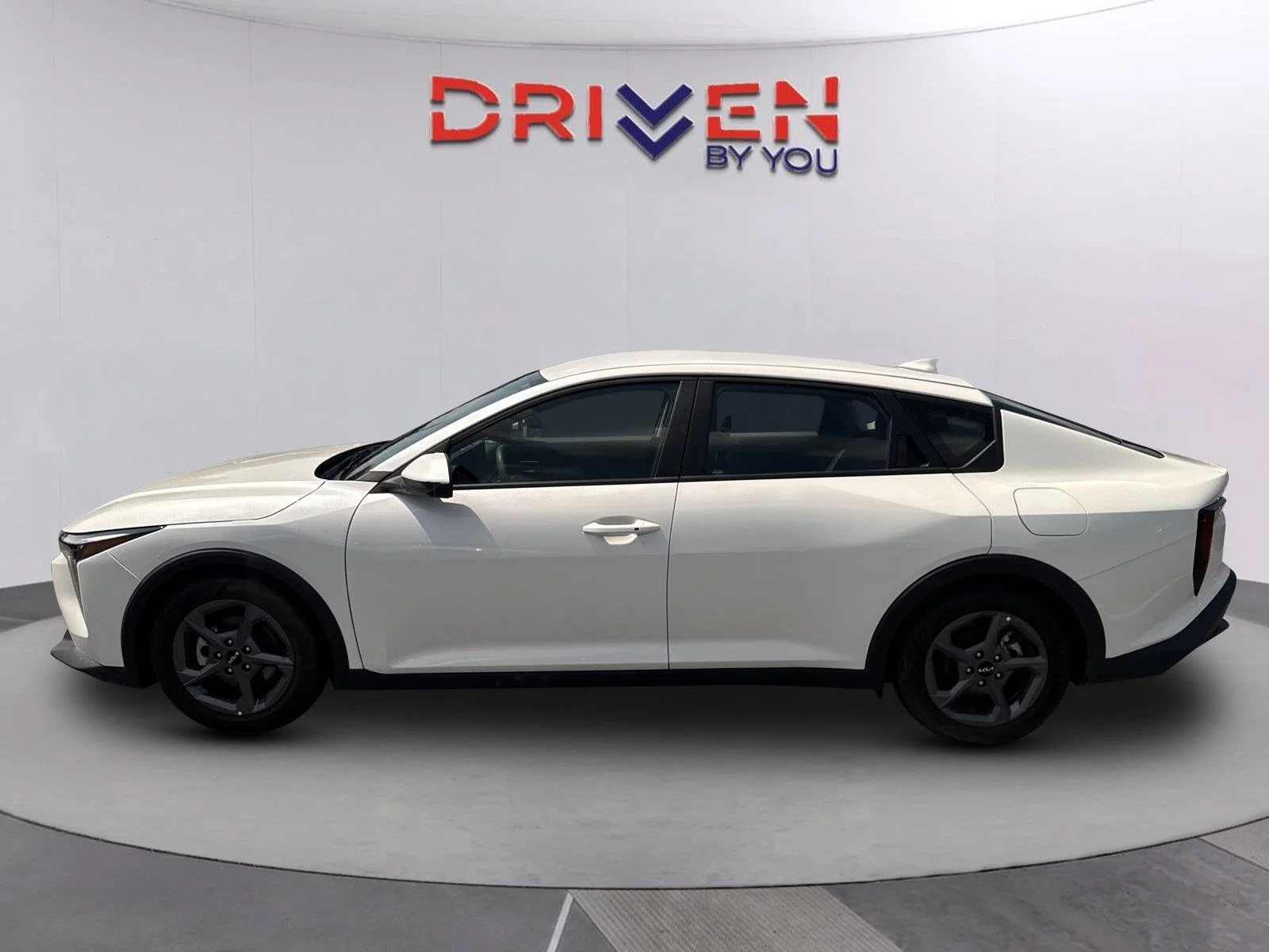 Used 2025 Snow White Pearl Kia LXS image 7