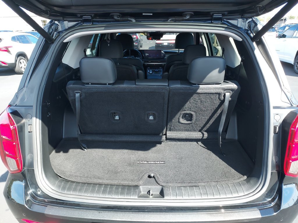 Used 2023 Black Hyundai SEL image 9