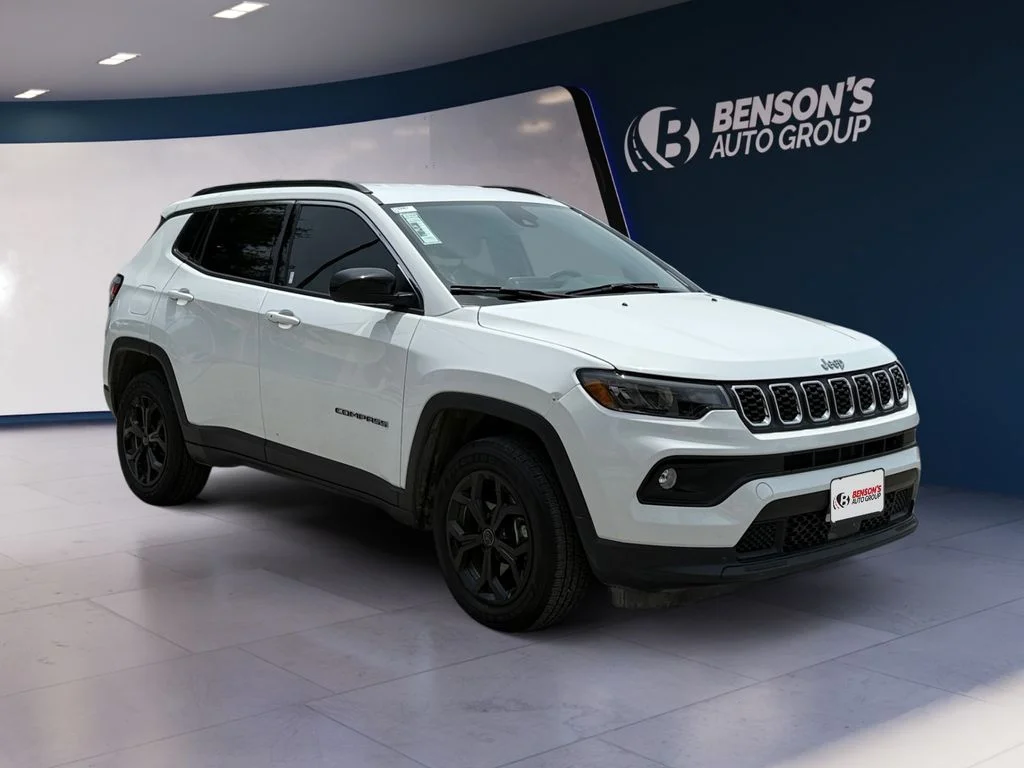 New 2026 White Jeep Latitude image 7