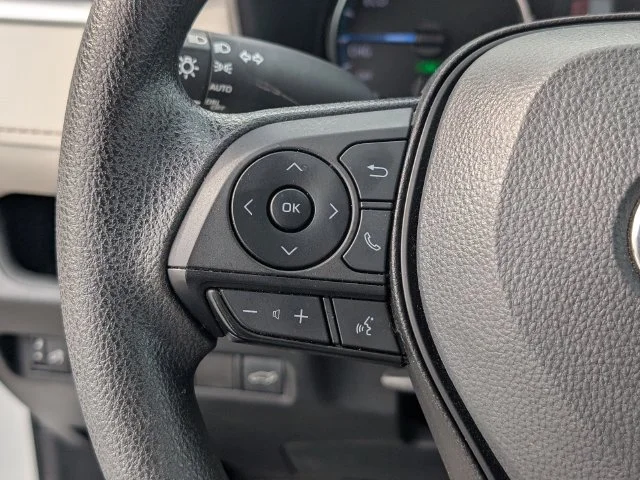 Used 2022 White Toyota XLE image 16