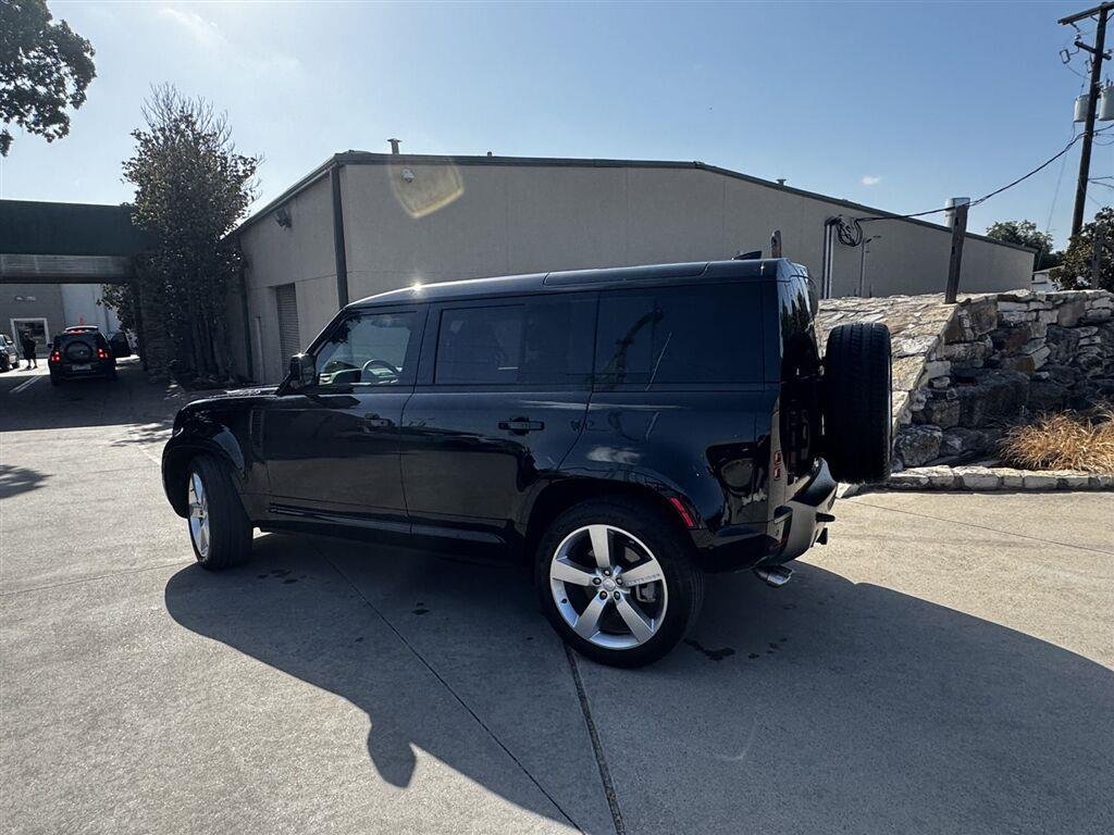 Used 2025 SANTORINI D110 P500 Land Rover X-Dynamic SE image 4