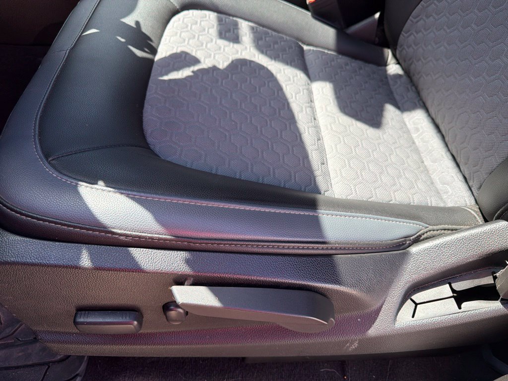 Used 2019 Red Chevrolet Z71 image 8