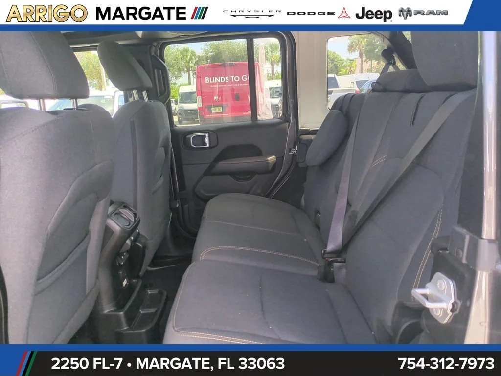 Used 2025 Granite Crystal Metallic Clearcoat Jeep Sahara image 15