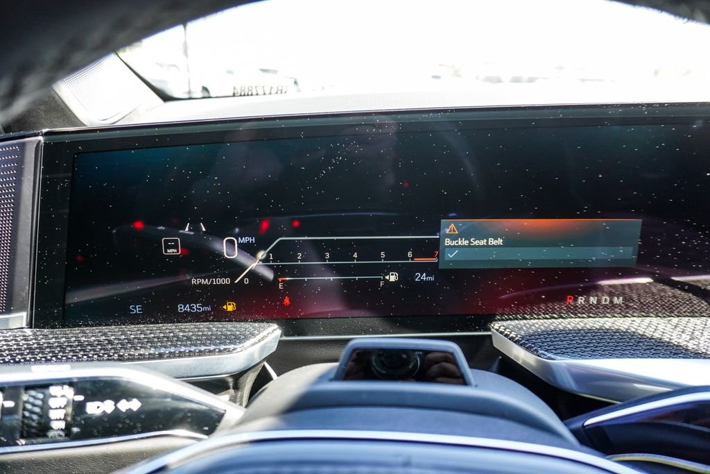 Used 2025 White Cadillac V-Series image 35