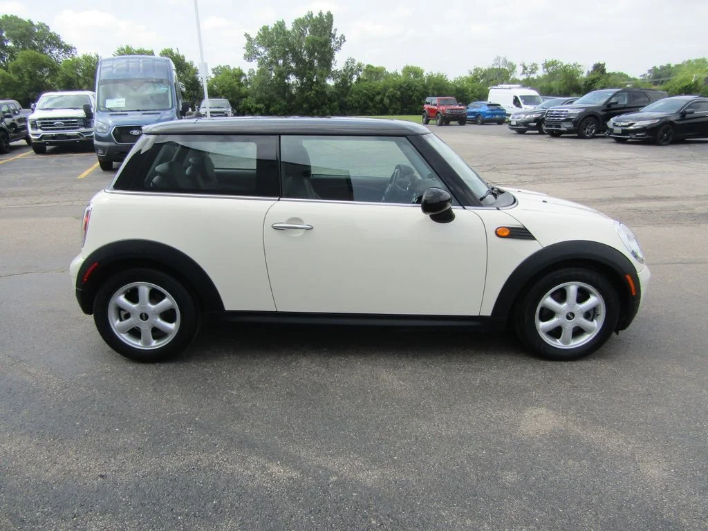 Used 2010 Pepper White MINI Base image 8