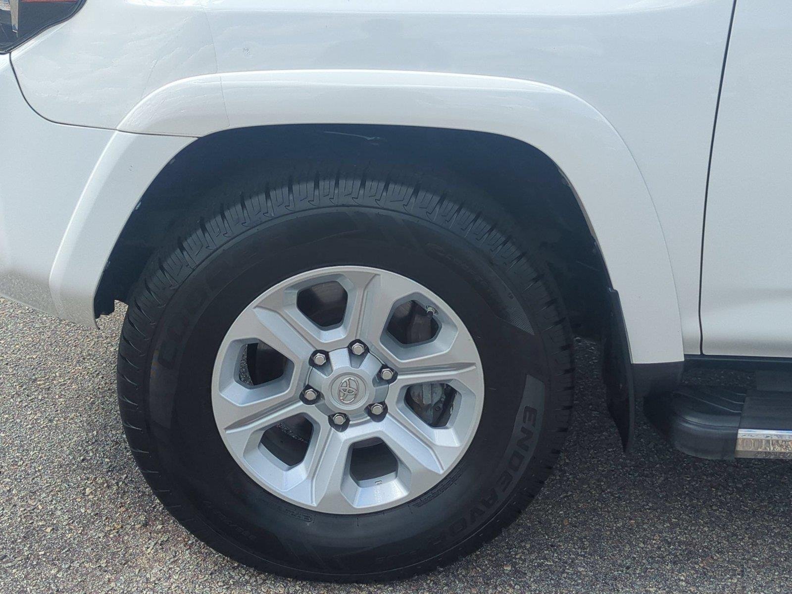 Used 2017 Super White Toyota SR5 image 10