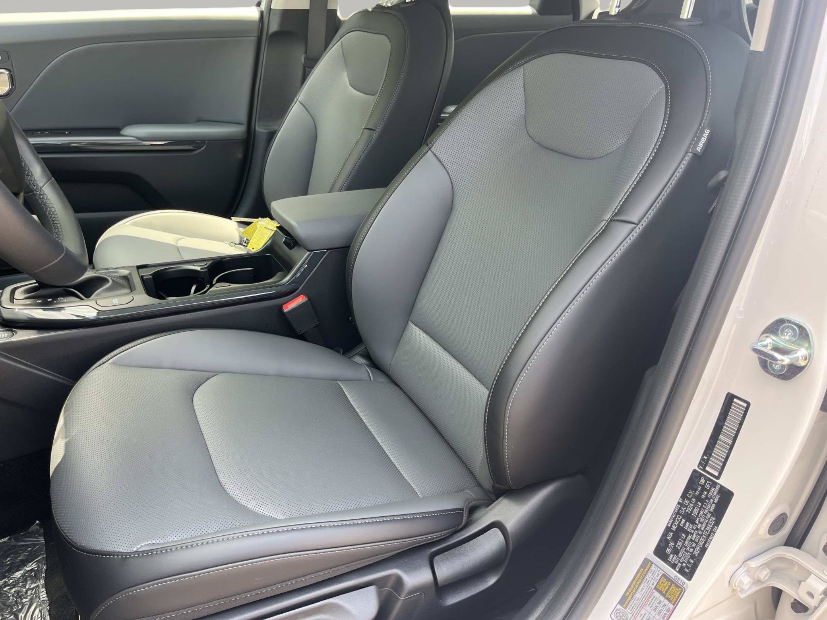 New 2026 Snow White Pearl Kia EX image 22