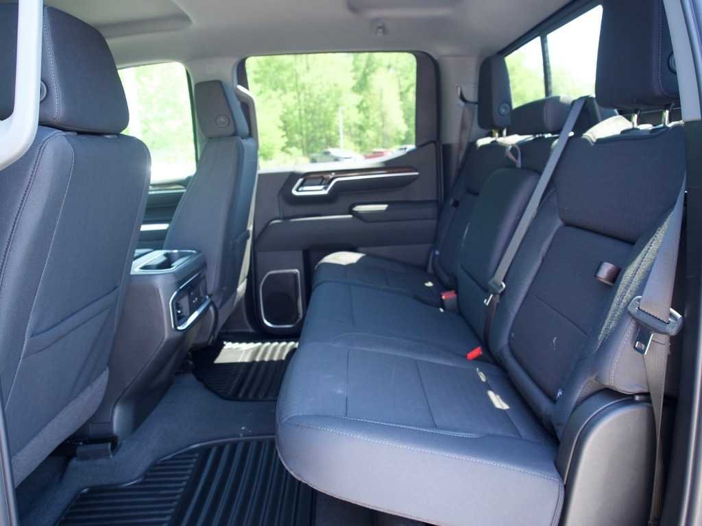 New 2026 Sterling Metallic GMC Elevation image 14