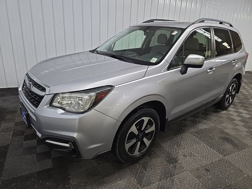 Used 2017 Silver Subaru 2.5i Premium image 9