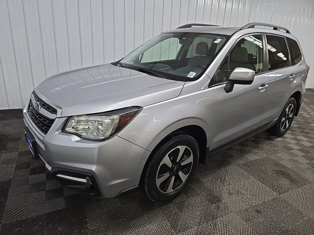 Used 2017 Ice Silver Metallic Subaru 2.5i Premium image 9