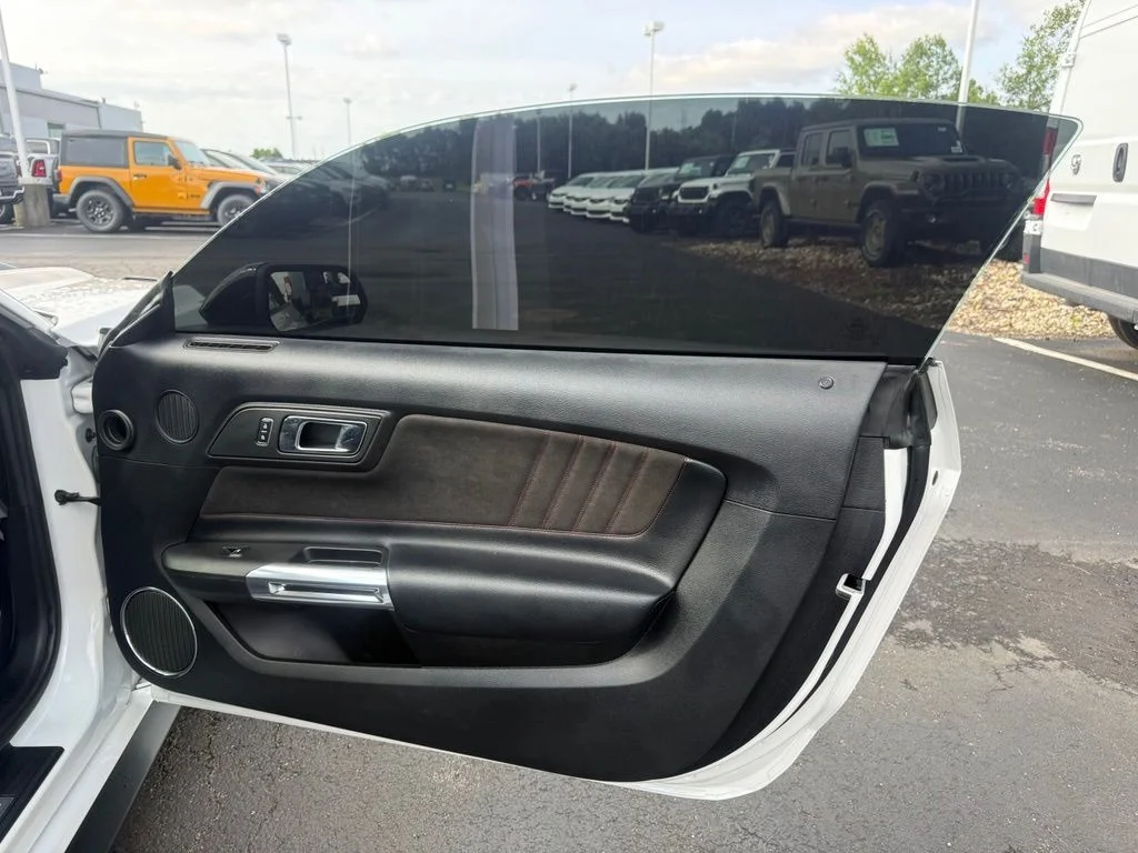 Used 2017 White Ford GT Premium image 35