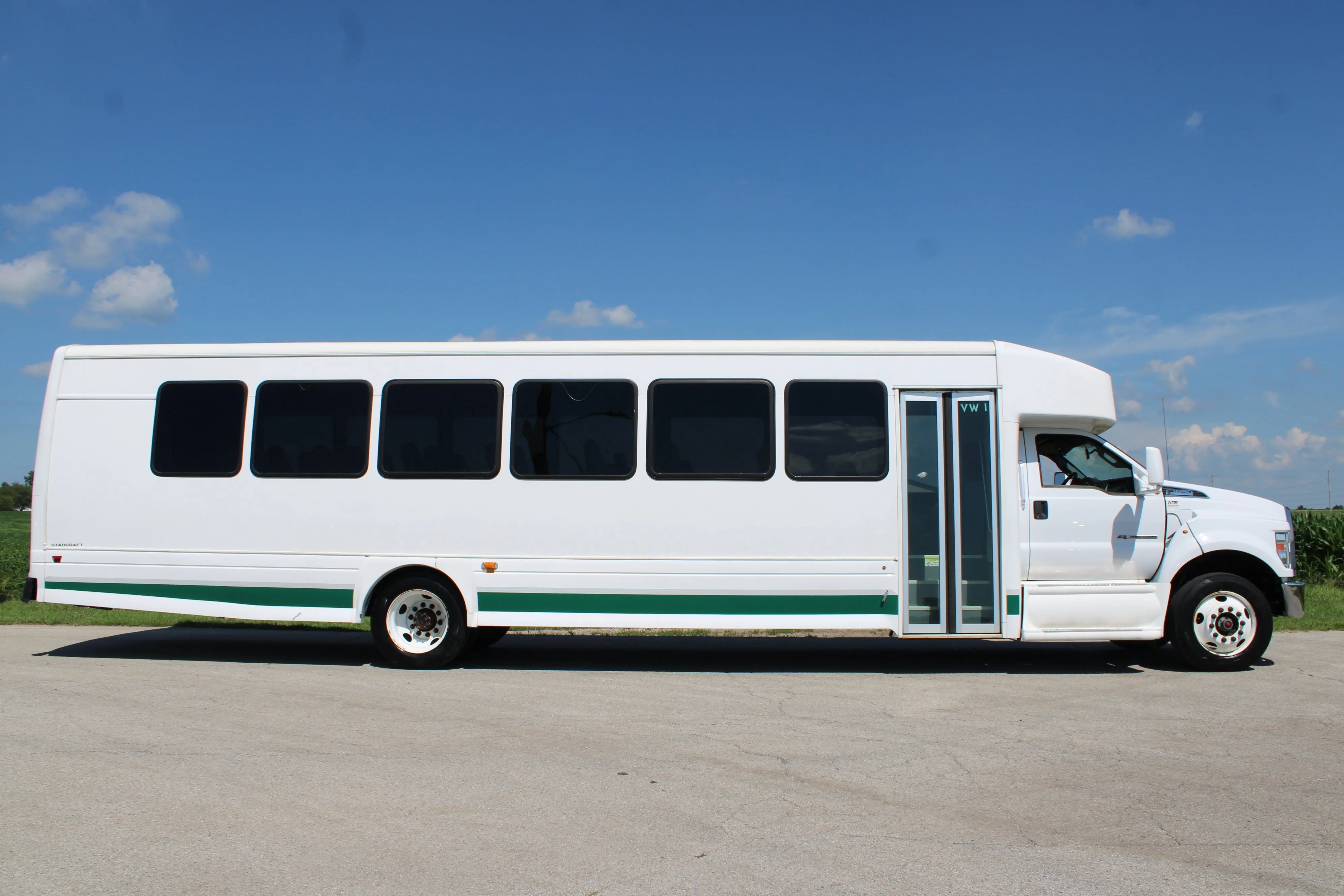 Used 2021 Oxford White Ford Base image 3