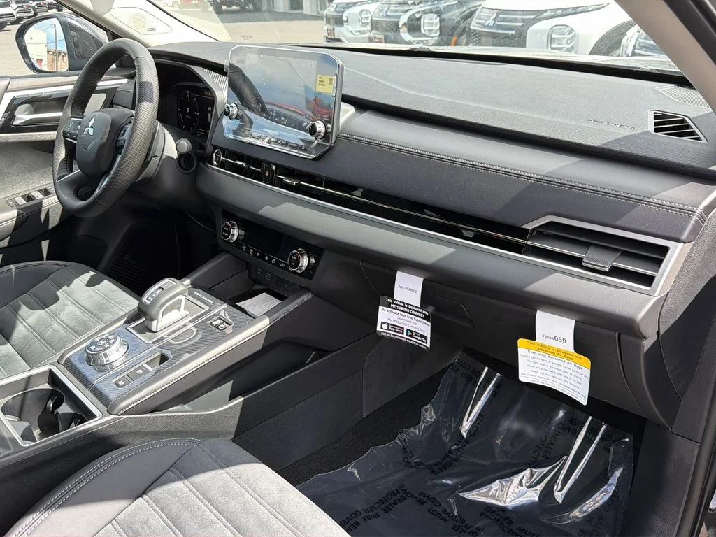 New 2025 Black Diamond Mitsubishi SE image 20