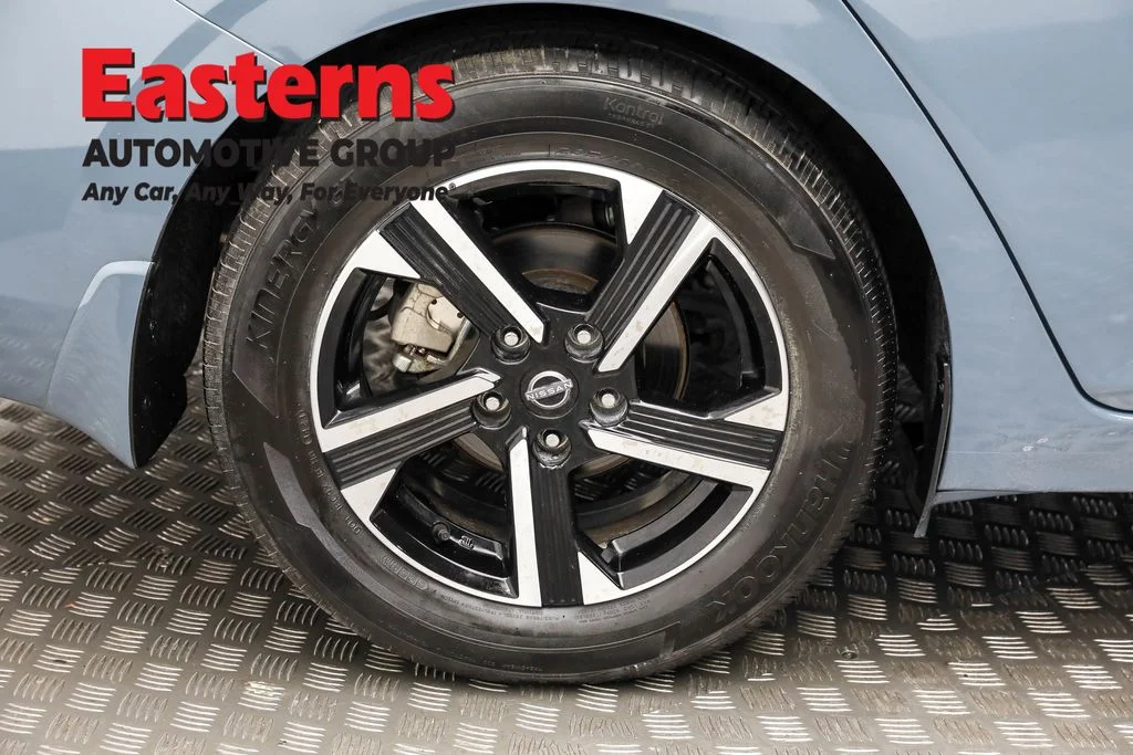 Used 2024 Gray Nissan SV image 29
