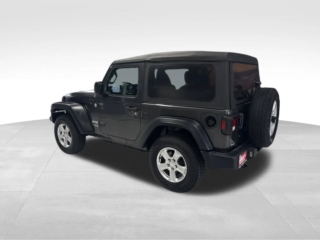 Used 2019 Gray Jeep Sport S image 4