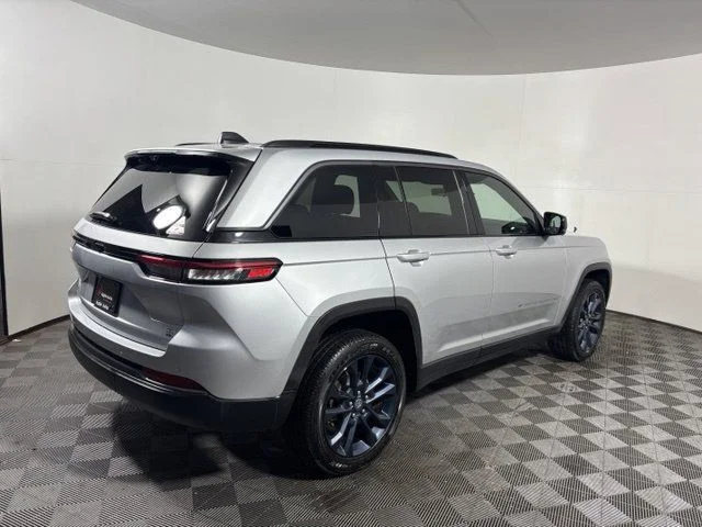 New 2026 Silver Jeep  image 6