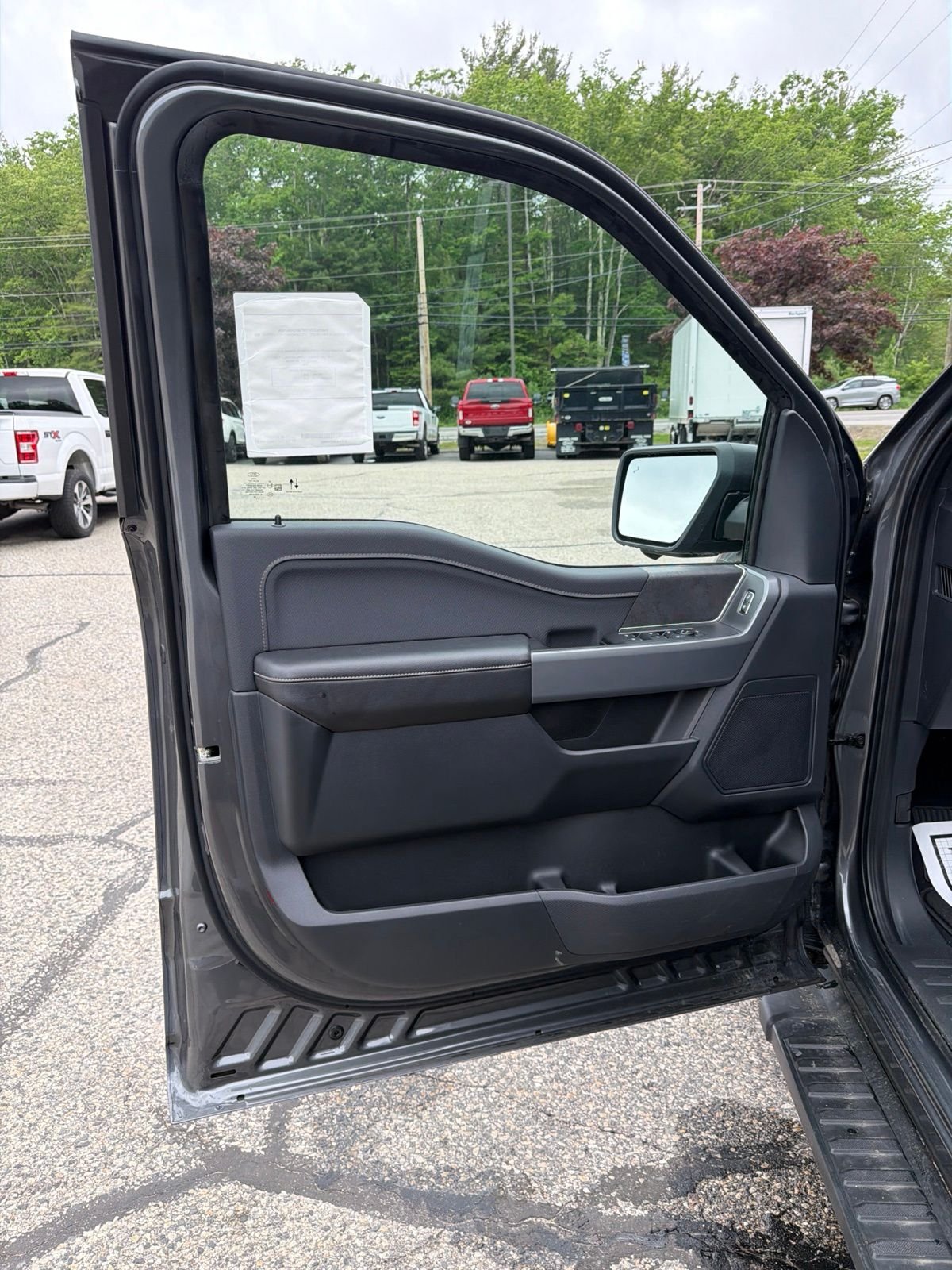 New 2026 Carbonized Gray Metallic Ford XLT image 15