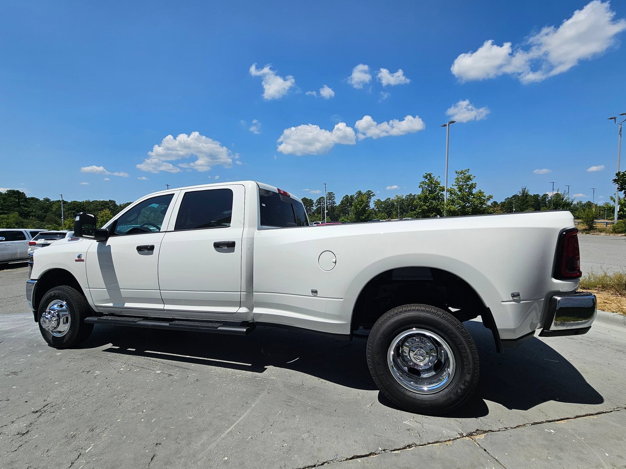 New 2026 Bright White Clear-Coat Exterior Paint RAM Tradesman image 5