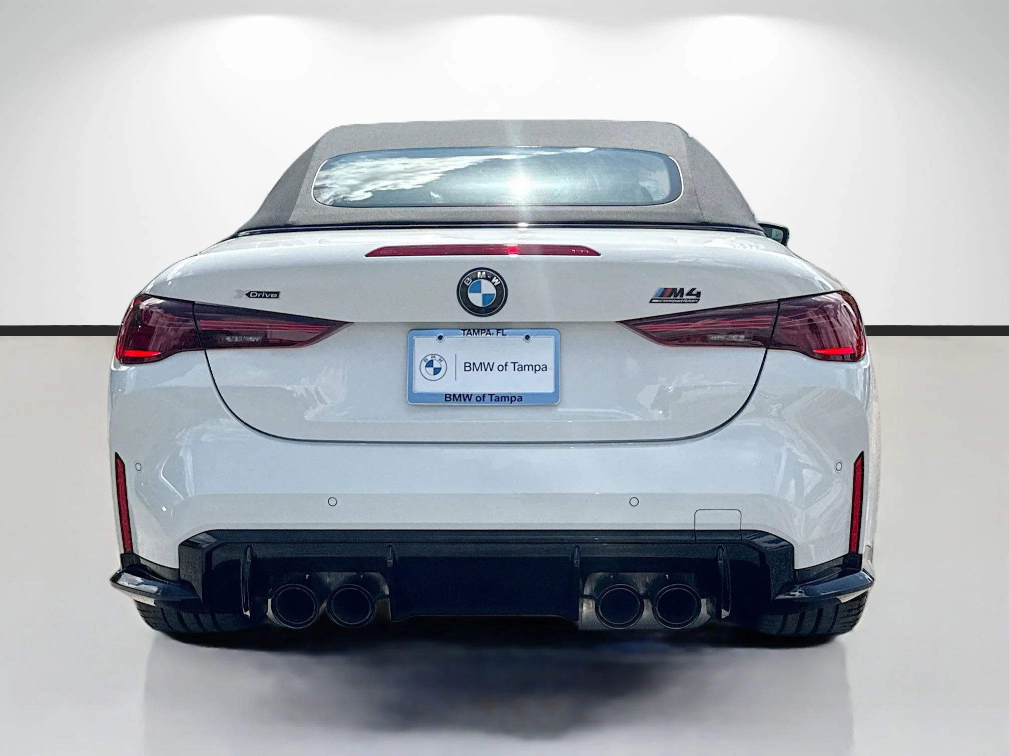 New 2027 Alpine White BMW Competition xDrive image 4
