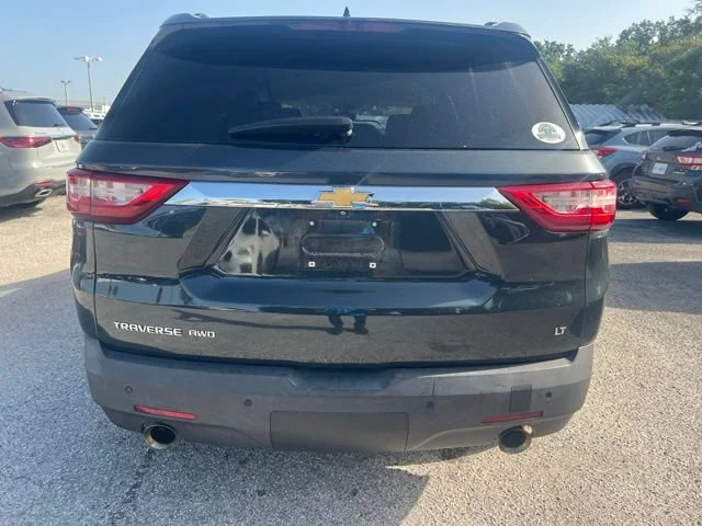 Used 2020 Graphite Metallic Chevrolet LT Cloth image 4