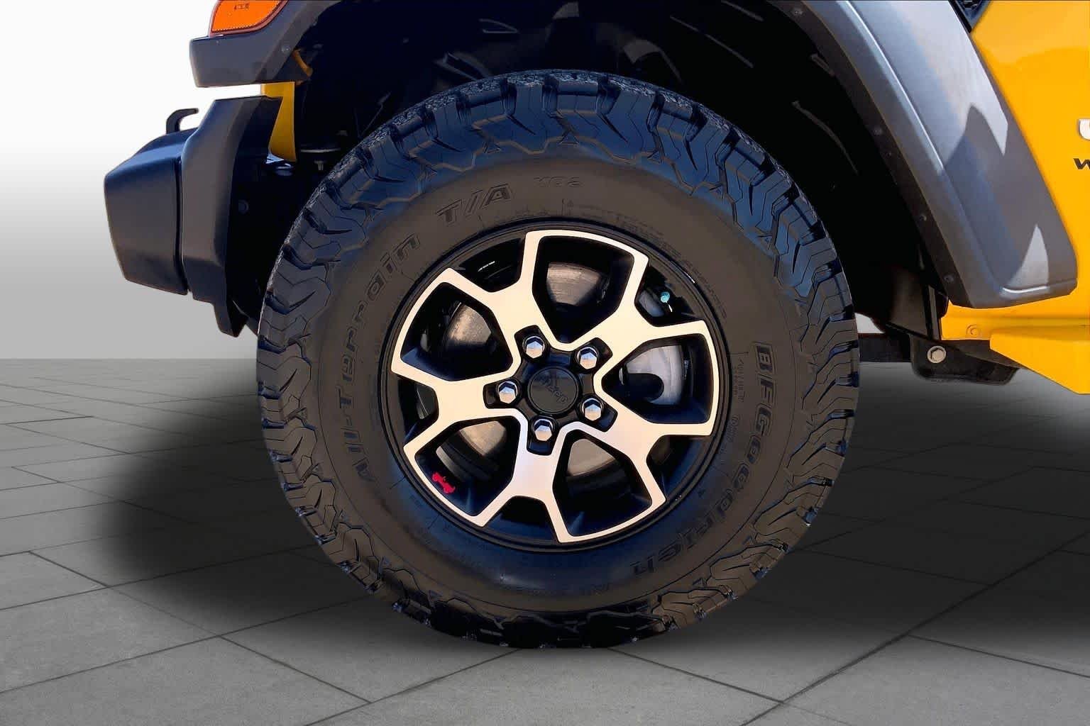 Used 2020 Hellayella Clearcoat Jeep Sport S image 11