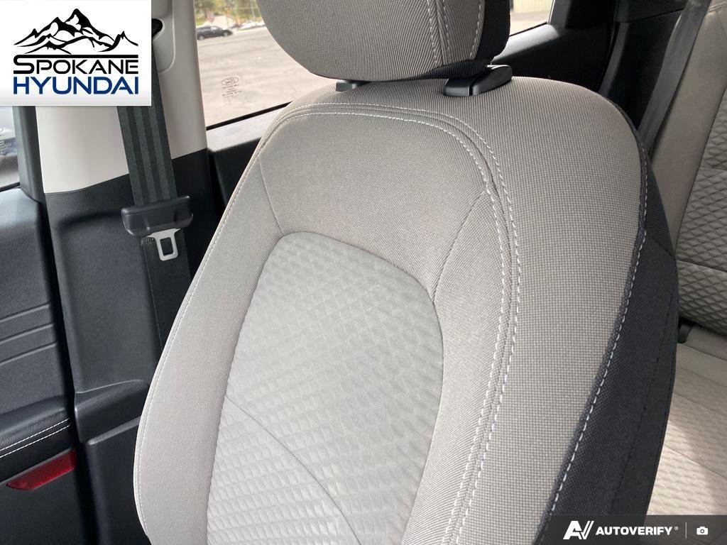 Used 2022 Rapid Red Metallic Tinted Clearcoat Ford SE image 23