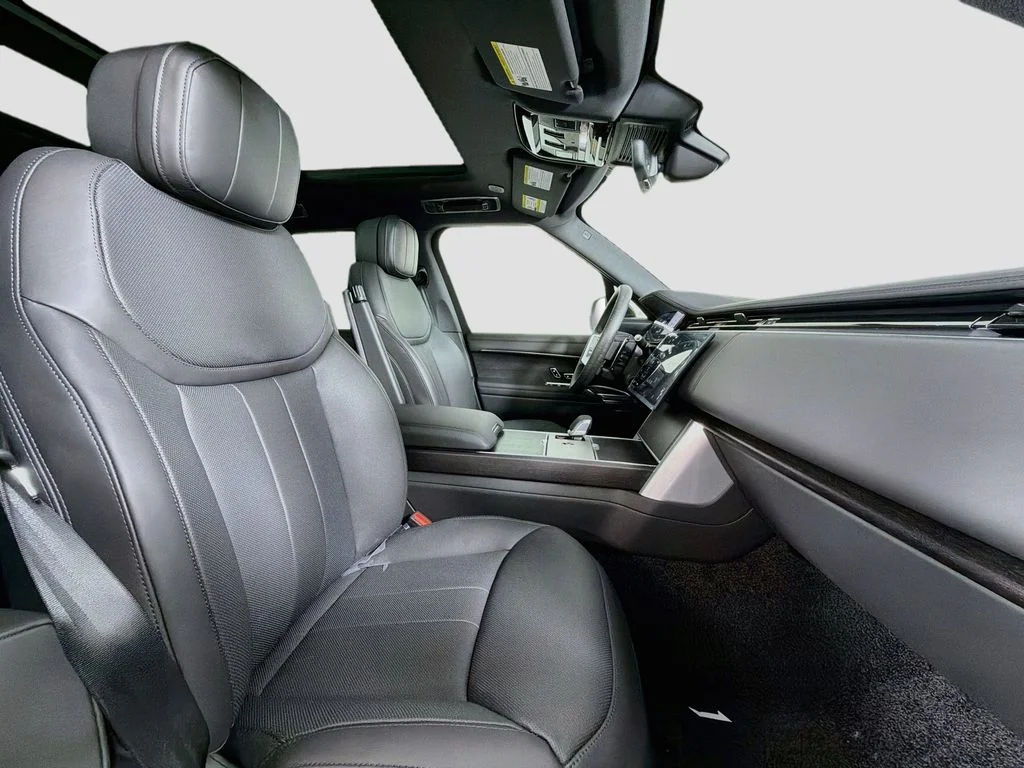 New 2026 Santorini Black Land Rover SE image 30