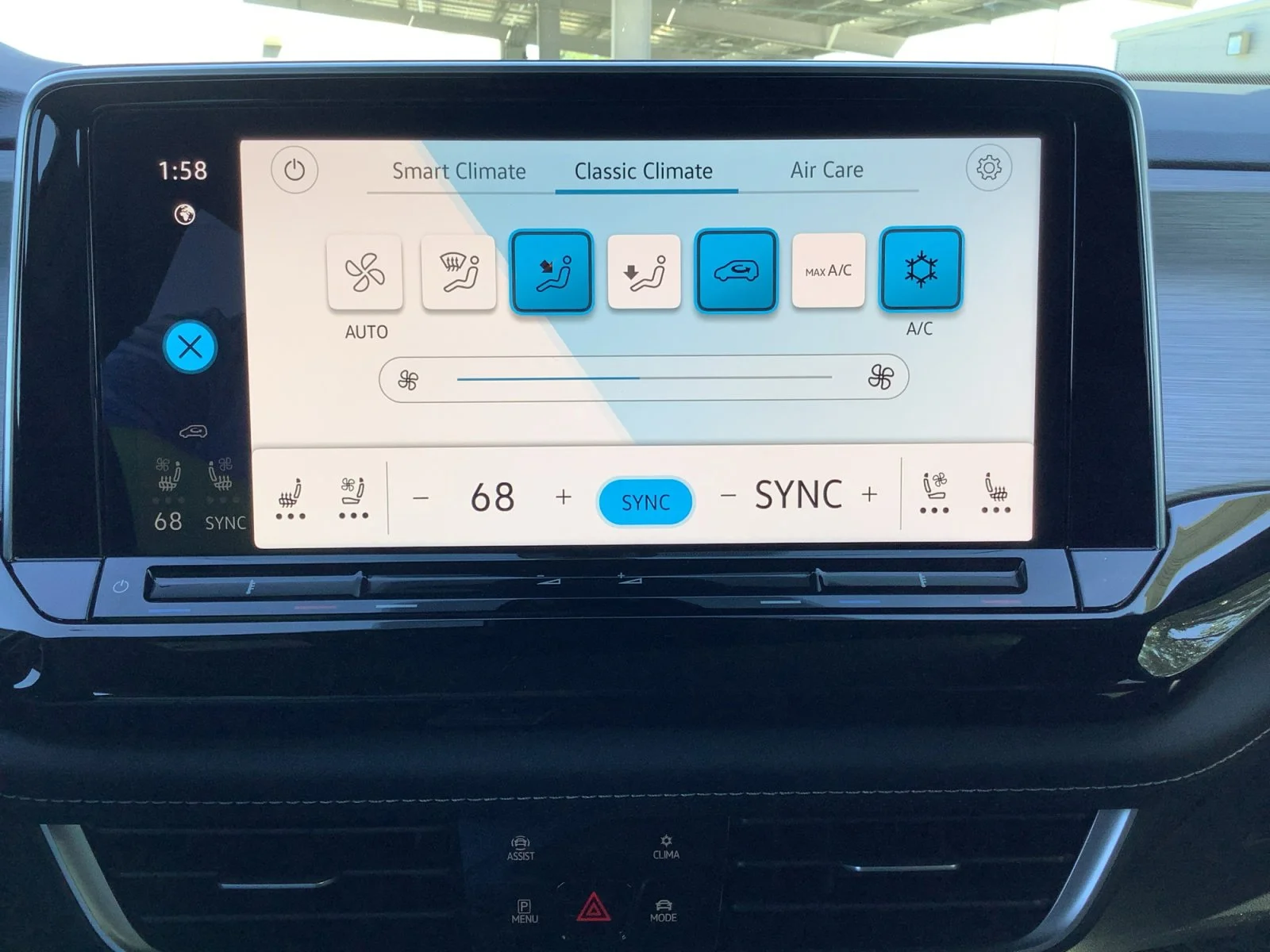 New 2026 Silver Mist Metallic Volkswagen 2.0T SE w/Technology image 18