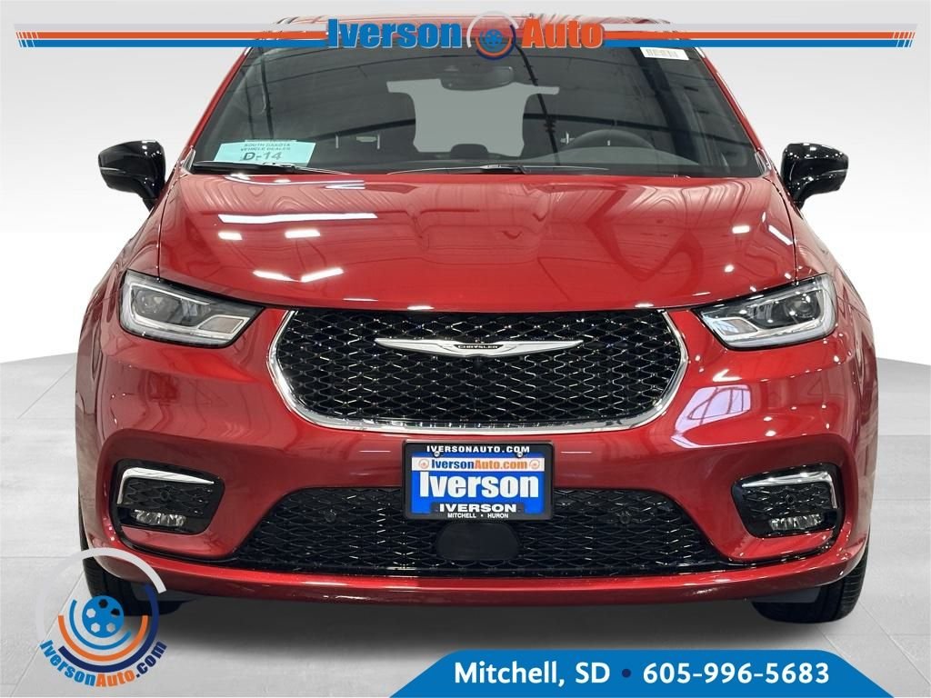 2026 Chrysler Pacifica photo 2