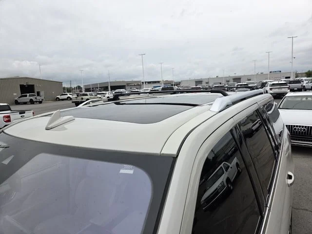 Used 2019 White Lincoln Reserve image 10