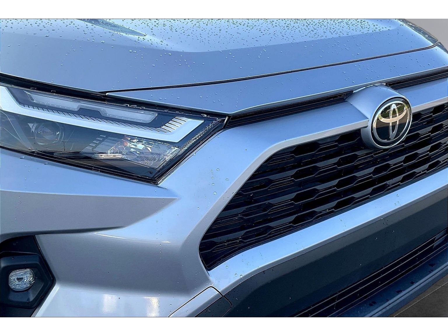 Used 2023  Toyota XLE Premium image 20