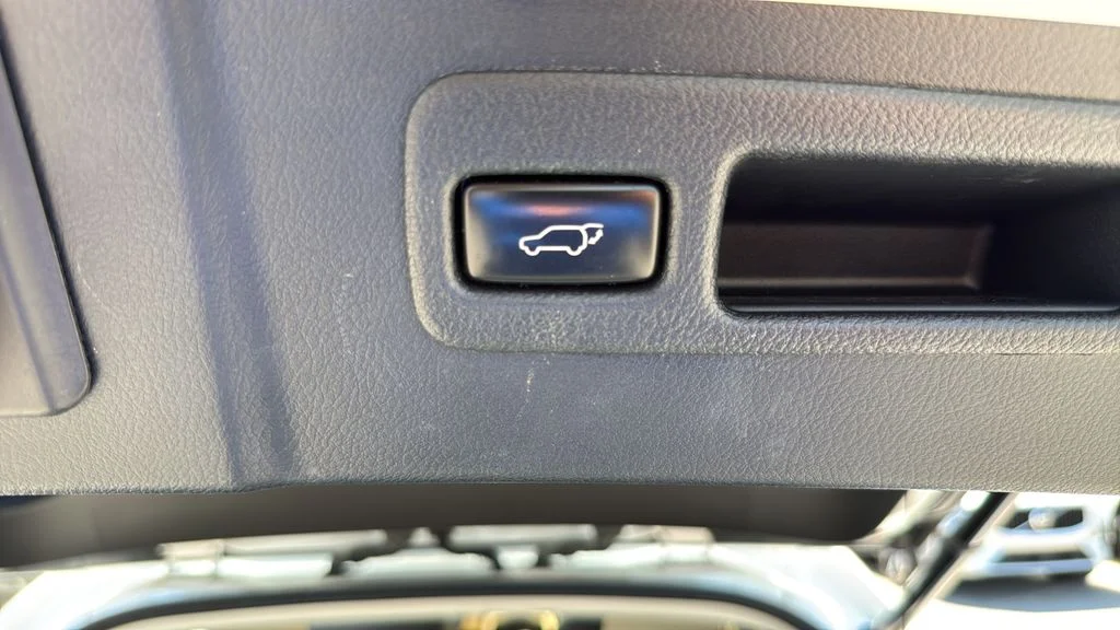 Used 2015 White Lexus 200t image 18