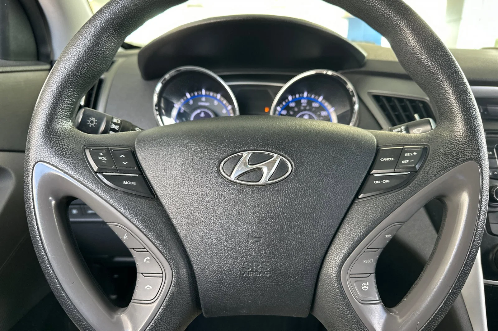 Used 2014 Harbor Gray Metallic Hyundai GLS image 20