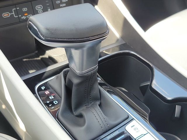 Certified Used 2025 White Hyundai SEL Convenience image 29