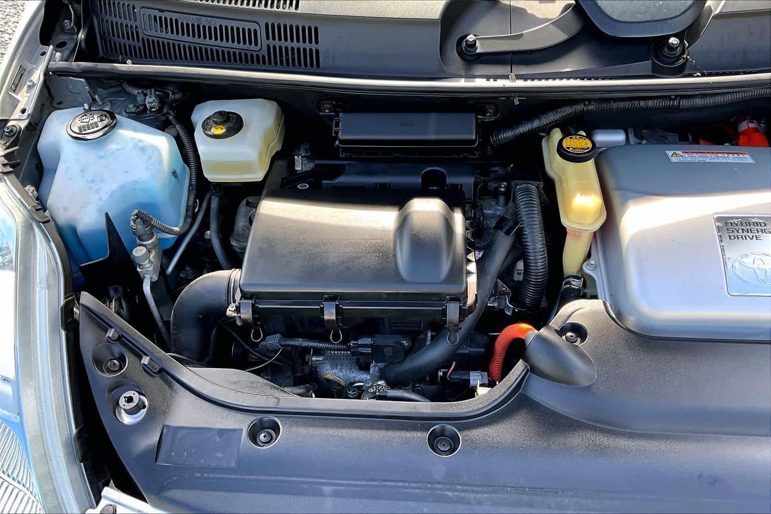 Used 2008 Classic Silver Metallic Toyota  image 32