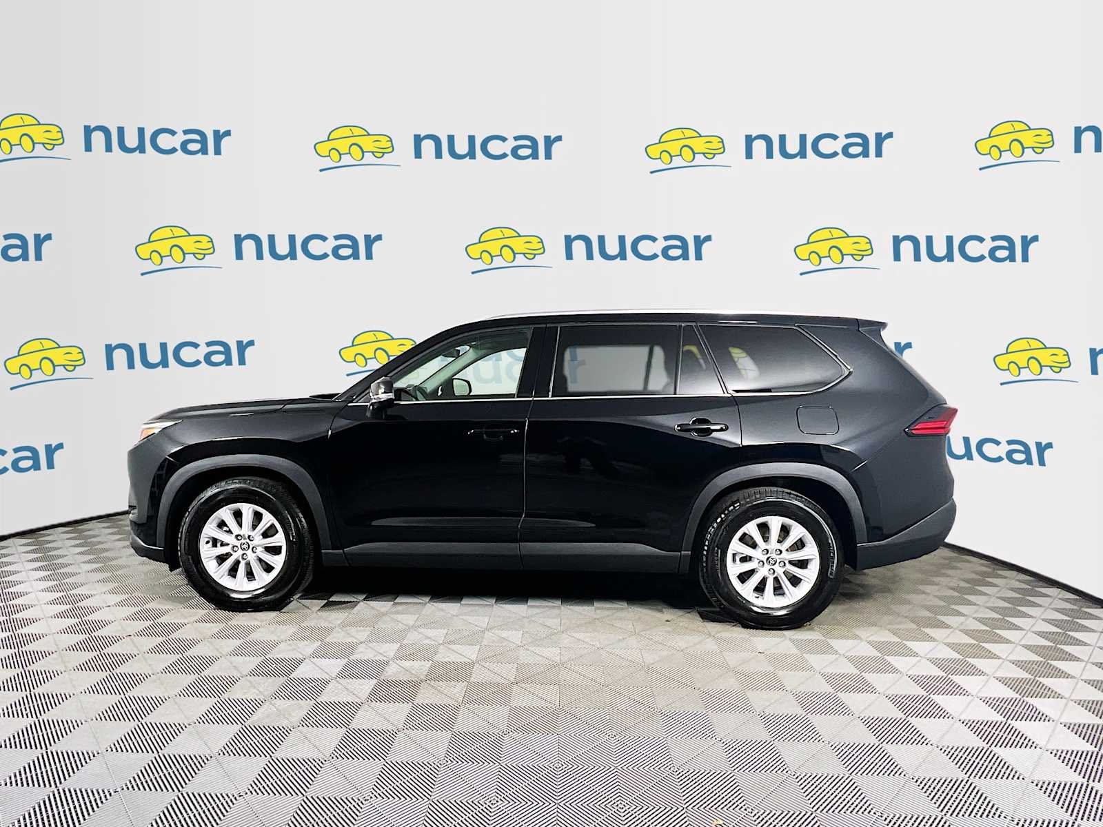 Used 2025 Midnight Black Metallic Toyota XLE image 4