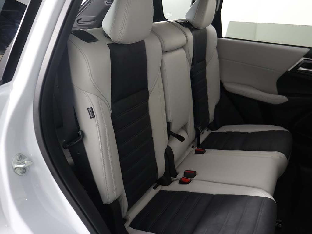 New 2026 White Mitsubishi SE 1.5T S-AWC image 34