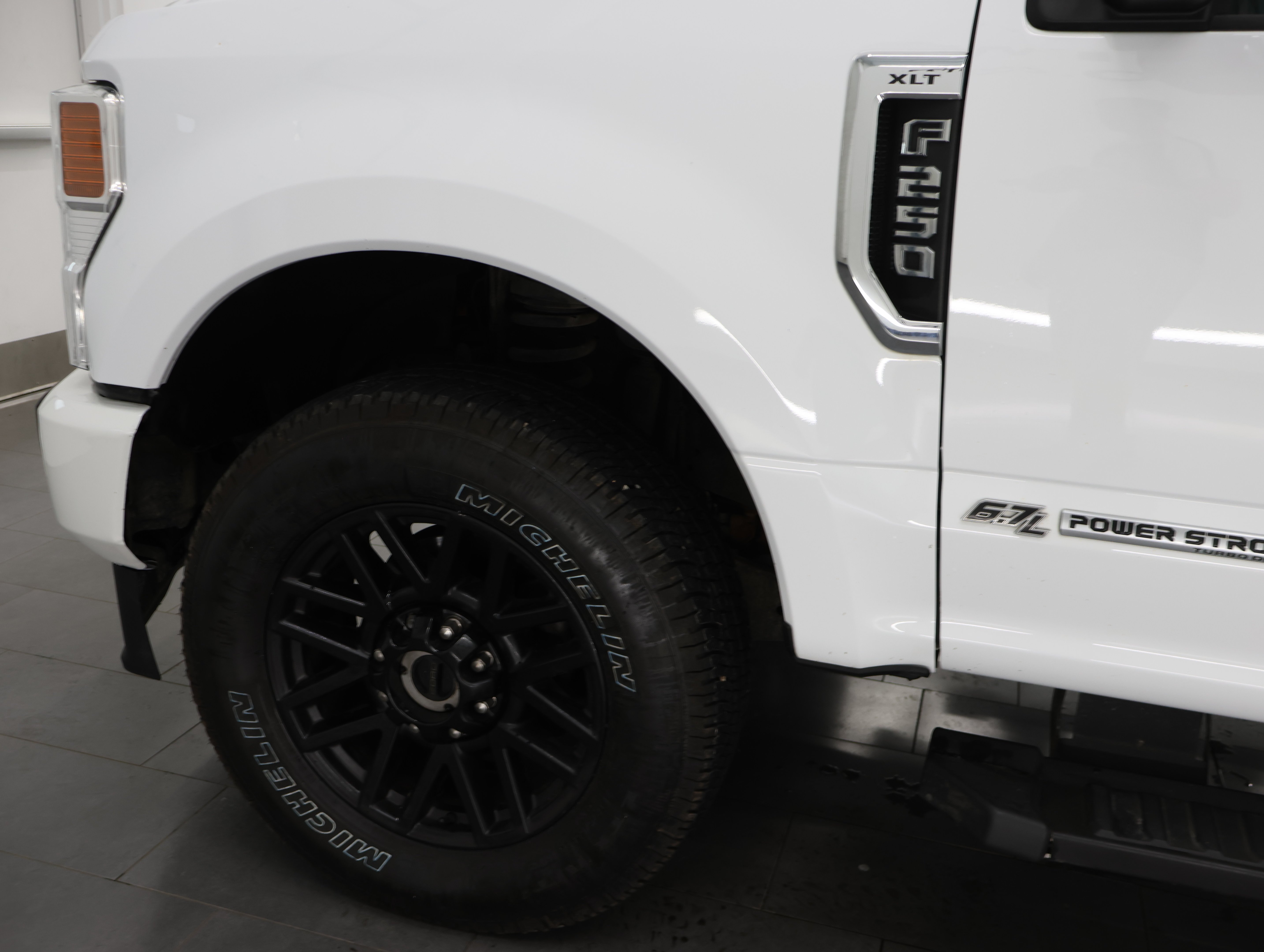 Used 2022 Oxford White Ford 4x4 Crew Cab XLT w/FX4: CREW-SHORT-XLT-6.7L DIESEL-FX4-NAVIGATION-4WD-1 OWNER image 33