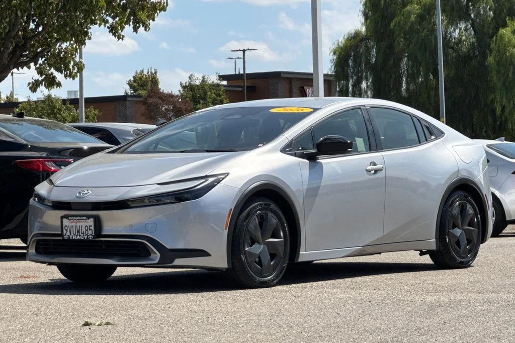 Used 2026  Toyota SE image 11