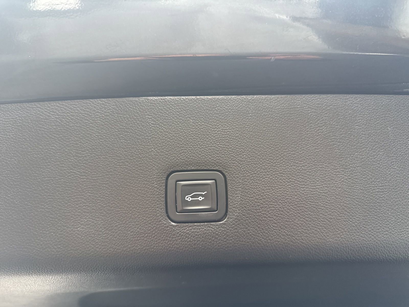 Used 2019 Mosaic Black Metallic Chevrolet High Country image 16