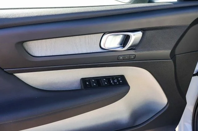 2026 Volvo XC40 Plus - Photo 21