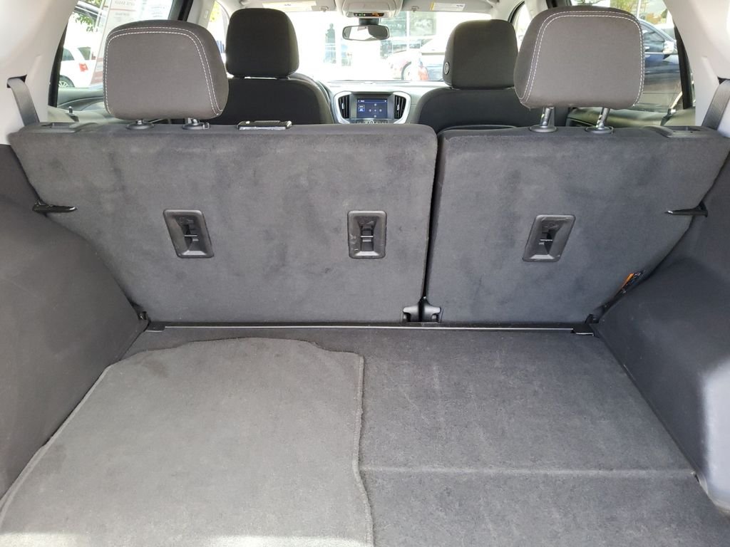 Used 2024 Silver GMC SLE image 30
