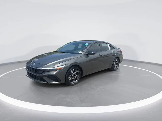Used 2025 Gray Hyundai SEL Sport image 4