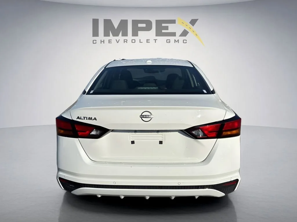 Used 2025 White Nissan SV image 4